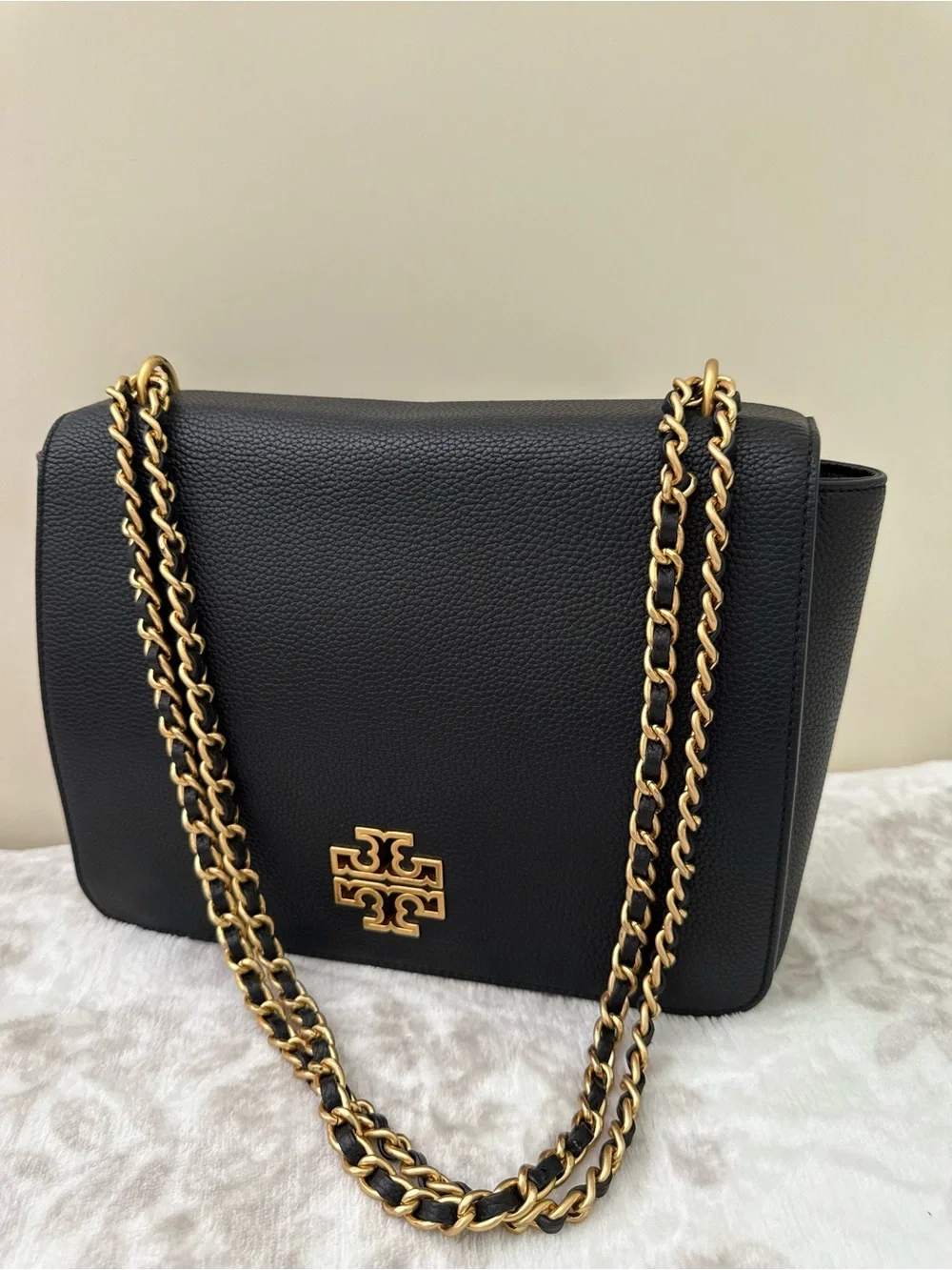 EUC Tory Burch Britten Large Shoulder Crossbody Bag Pebbled Leather Gold Chain